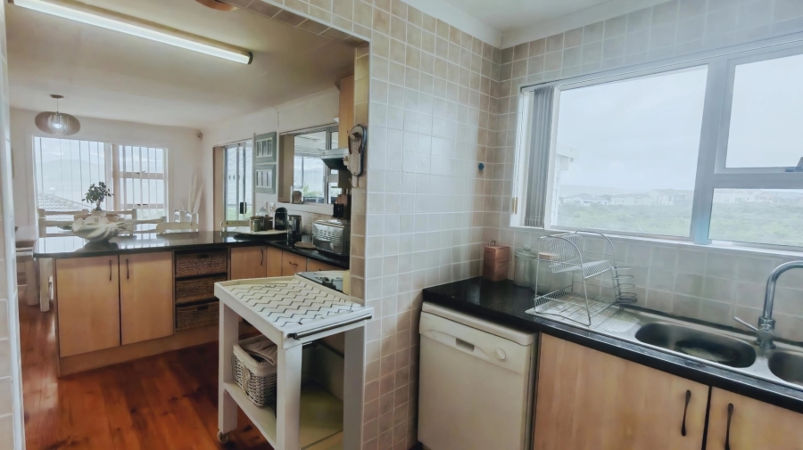 5 Bedroom Property for Sale in Reebok Western Cape